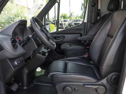 Used 2024 Mercedes-Benz Sprinter 2500 w/ Acoustic Package image 23