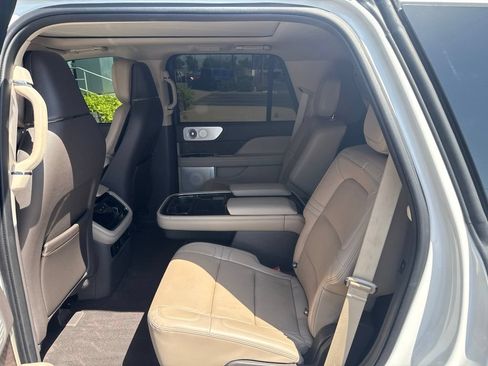 Used 2022 Lincoln Navigator Reserve AWD/4WD image 3