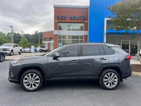 Used 2022 Toyota RAV4 XLE Premium AWD/4WD image 2