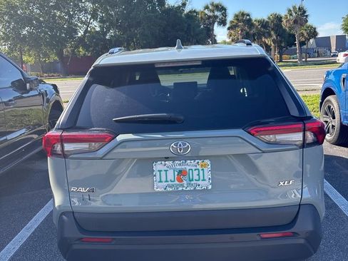 Used 2023 Toyota RAV4 XLE Premium image 9