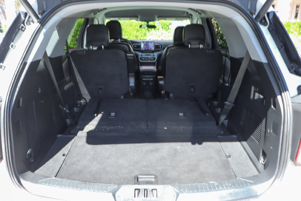 Used 2023 Ford Explorer XLT w/ Equipment Group 202A RWD image 9