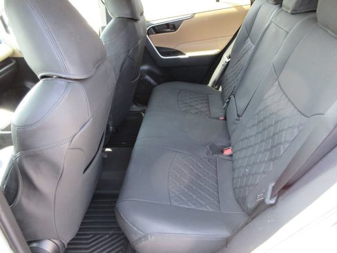 Used 2022 Toyota RAV4 LE AWD/4WD image 14