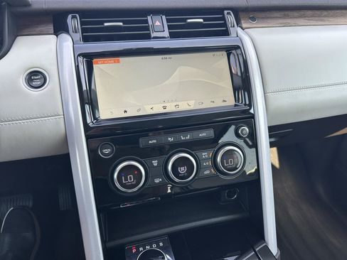 Used 2018 Land Rover Discovery HSE Luxury AWD/4WD image 4
