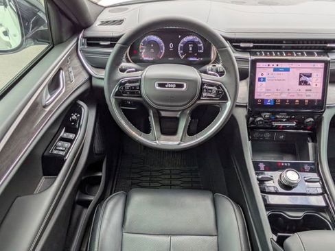 Used 2025 Jeep Grand Cherokee L Overland w/ Luxury Tech Group IV image 18