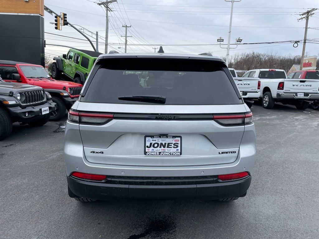 New 2025 Jeep Grand Cherokee Limited w/ Black Appearance Package AWD/4WD image 5