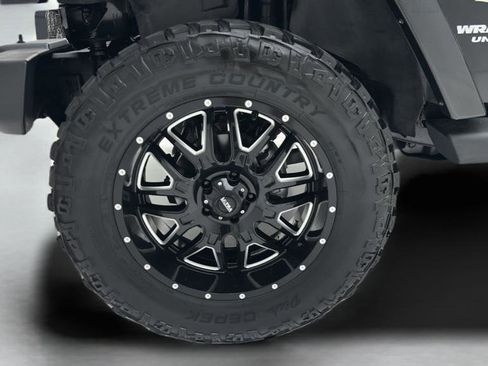 Used 2013 Jeep Wrangler Unlimited Sahara AWD/4WD image 8