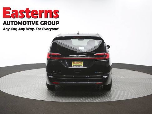 Used 2023 Chrysler Pacifica Limited FWD image 40