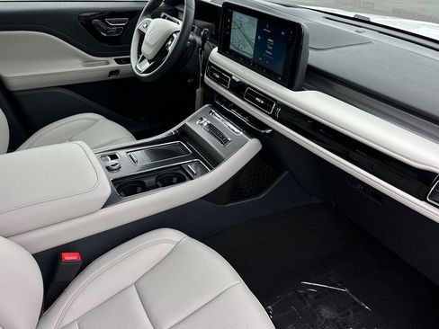 New 2026 Lincoln Aviator 2WD image 16
