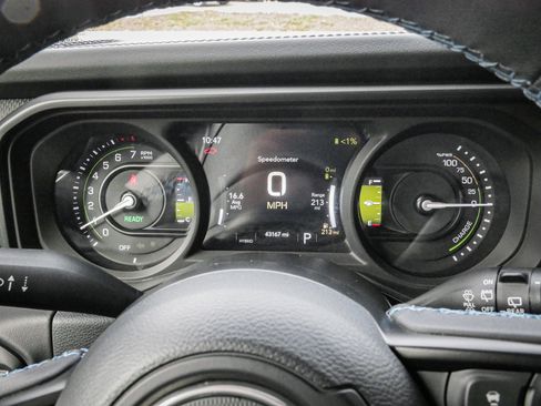 Used 2024 Jeep Wrangler Unlimited Rubicon 4xe image 21