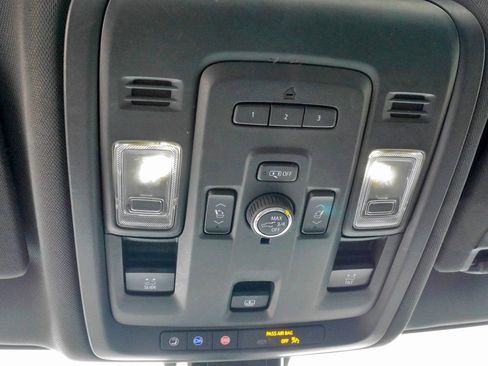 Used 2021 Chevrolet Tahoe Z71 w/ Z71 Signature Package image 30