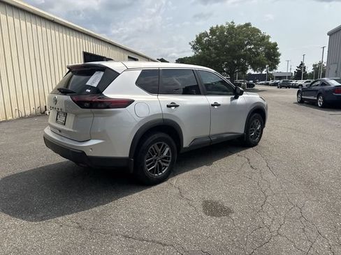 Used 2025 Nissan Rogue S FWD image 5