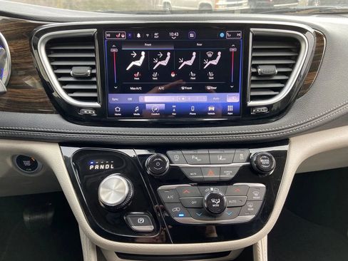 Used 2023 Chrysler Pacifica Limited FWD image 22