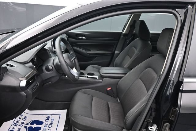 Used 2025 Nissan Altima 2.5 SV FWD image 11