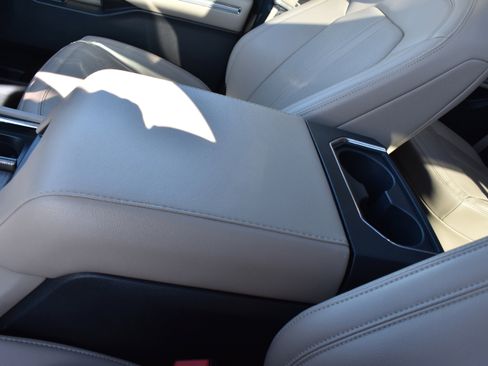 Used 2024 Ford Expedition Limited image 24