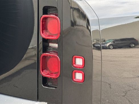 Used 2024 Land Rover Defender 130 S image 37