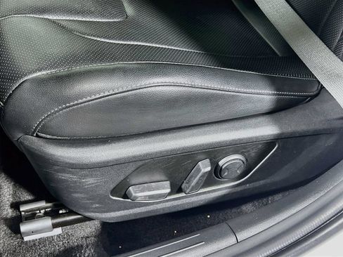 Used 2024 Hyundai Elantra Limited FWD image 17