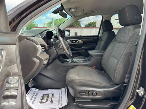 Used 2018 Chevrolet Traverse LT FWD image 15