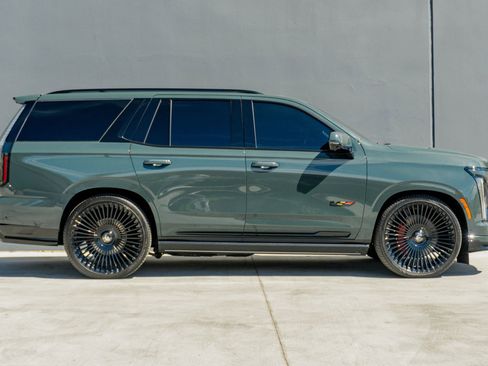 Used 2025 Cadillac Escalade V w/ LPO, ONYX Package AWD/4WD image 6