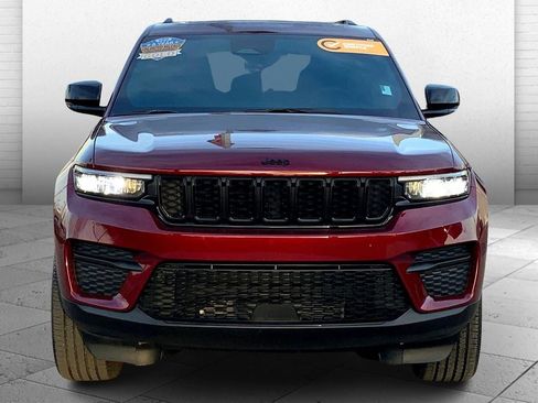 Used 2023 Jeep Grand Cherokee Altitude AWD/4WD image 2