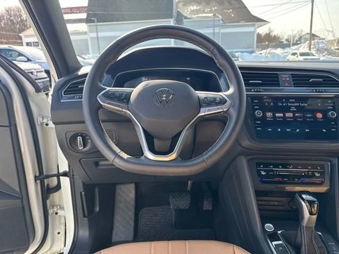 Certified 2024 Volkswagen Tiguan SE w/ Panoramic Sunroof Package image 17