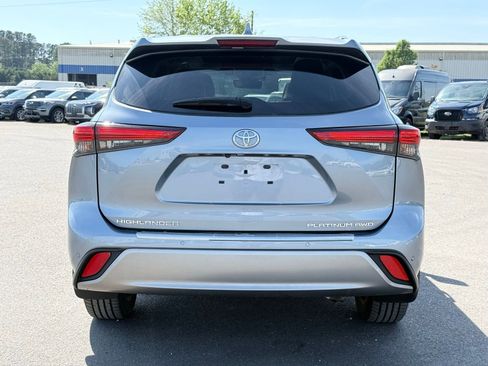 Used 2022 Toyota Highlander Platinum AWD/4WD image 10