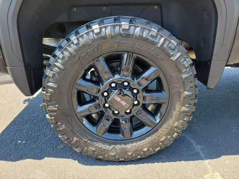 Used 2024 GMC Sierra 2500 AT4 w/ Technology Package AWD/4WD image 9