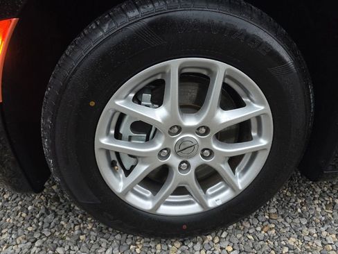 Used 2024 Chrysler Voyager LX FWD image 11