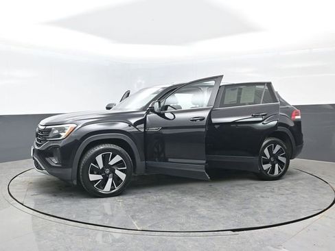 Used 2024 Volkswagen Atlas Cross Sport SE image 27