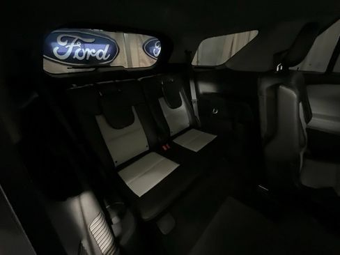 Used 2024 Ford Explorer XLT w/ Equipment Group 202A RWD image 17