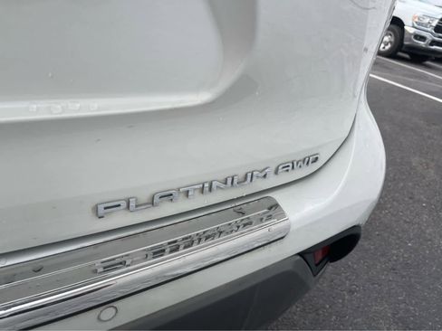 Used 2021 Toyota Highlander Platinum image 10