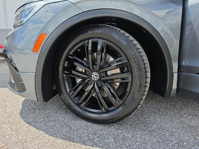 Used 2022 Volkswagen Tiguan SE R-Line FWD image 31