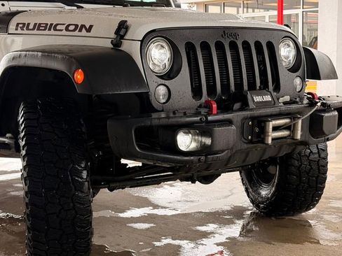 Used 2017 Jeep Wrangler Unlimited Rubicon AWD/4WD image 16