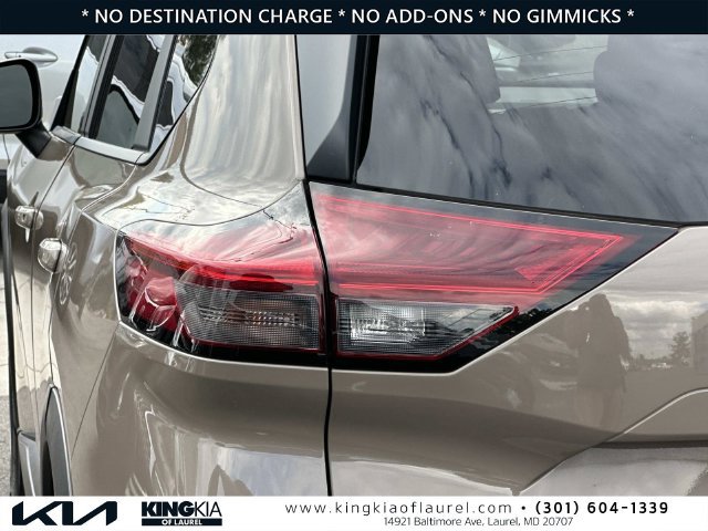 Used 2025 Nissan Rogue SV AWD/4WD image 29