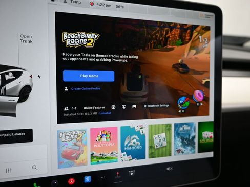 Used 2022 Tesla Model Y Long Range image 16