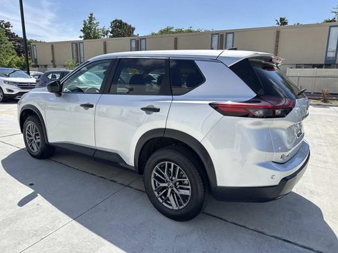 Used 2024 Nissan Rogue S FWD image 5