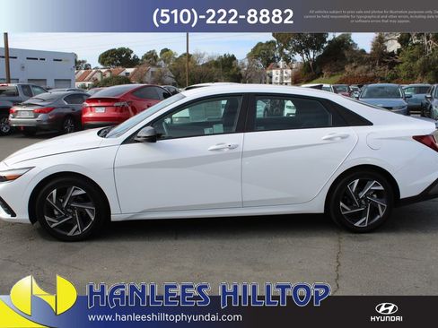 Used 2025 Hyundai Elantra SEL image 2