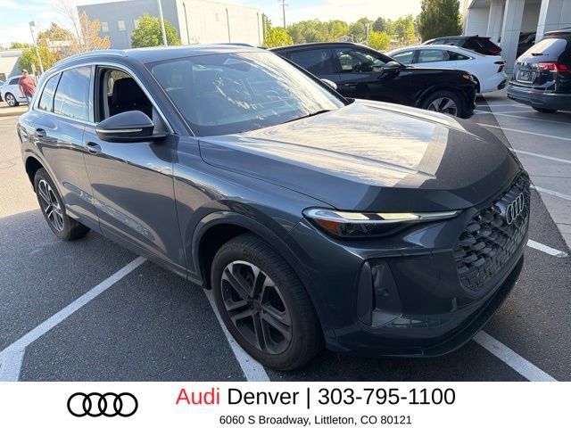Used 2025 Audi Q5 Premium w/ Convenience Package AWD/4WD image 2