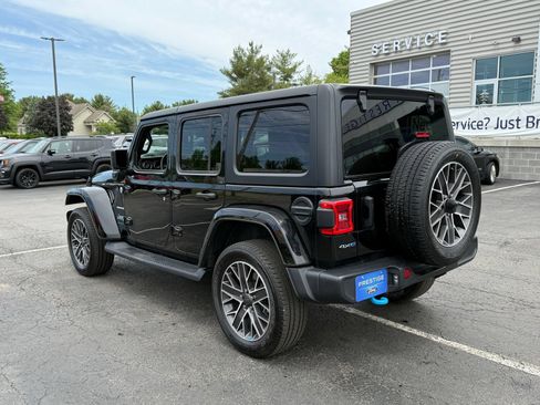 Used 2023 Jeep Wrangler Unlimited Sahara w/ Cold Weather Group AWD/4WD image 5
