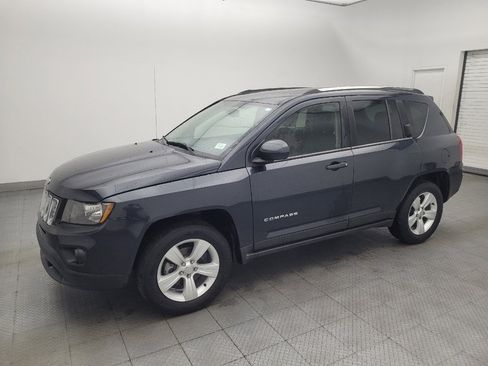 Used 2014 Jeep Compass Latitude w/ Sun/Sound Group FWD image 2