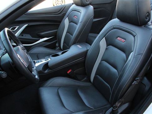 Used 2017 Chevrolet Camaro SS RWD image 18