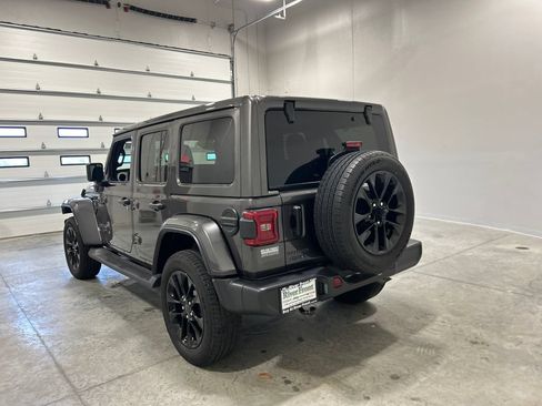 Used 2025 Jeep Wrangler Unlimited Sahara AWD/4WD image 8