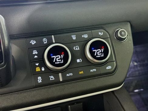 Used 2023 Land Rover Defender 110 SE image 18