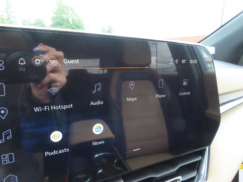 New 2025 Chevrolet Equinox ACTIV w/ Safety and Technology Package image 21