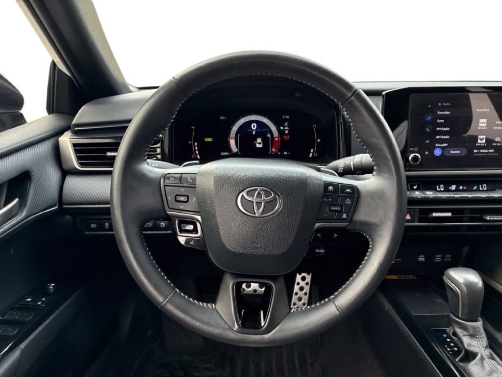 Used 2025 Toyota Camry SE w/ Convenience Package FWD image 16