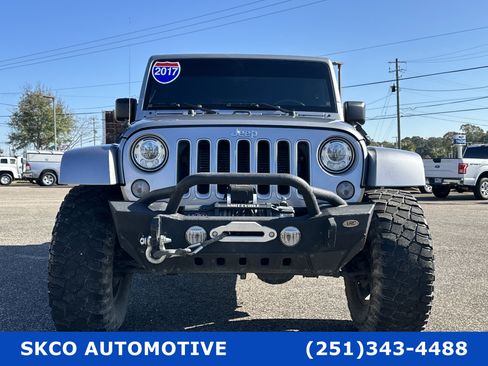 Used 2017 Jeep Wrangler Unlimited Sahara w/ Connectivity Group image 8
