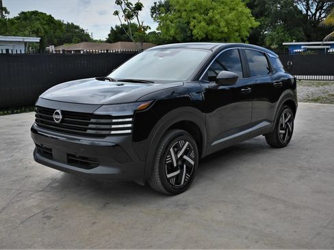 Used 2025 Nissan Kicks SV FWD image 1