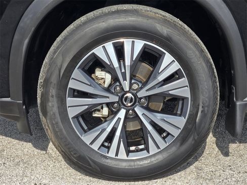 Used 2021 Nissan Rogue SV image 10