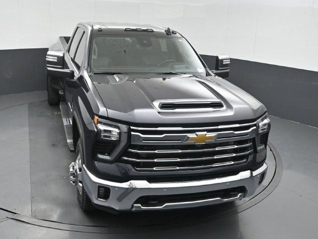 Used 2024 Chevrolet Silverado 3500 LTZ w/ LTZ Plus Package AWD/4WD image 38