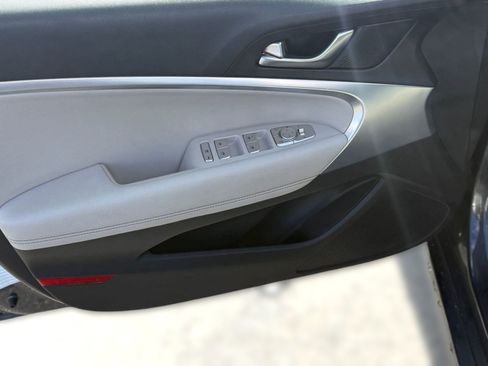 Used 2019 Genesis G70 2.0T Advanced image 13