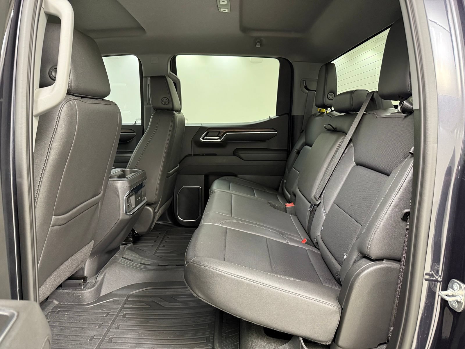 Used 2023 GMC Sierra 1500 SLT w/ SLT Premium Package AWD/4WD image 27